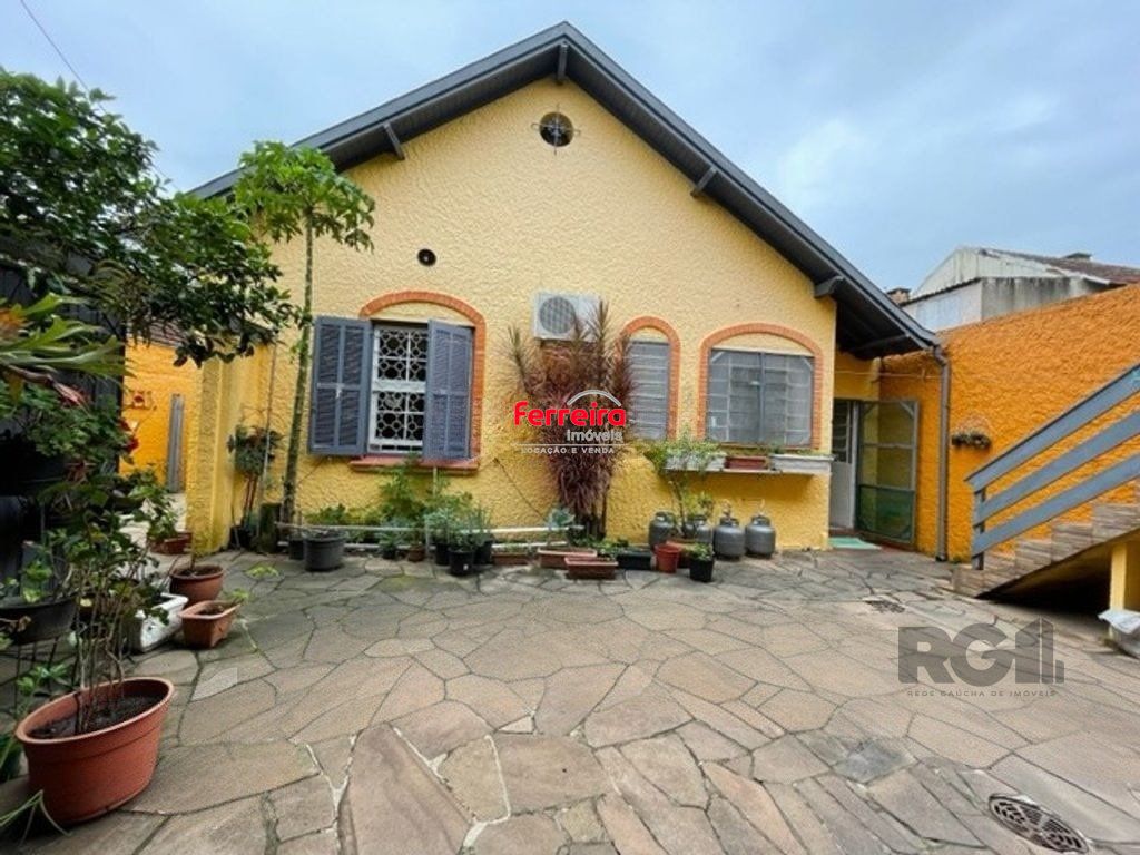 Casa 4 dormitórios no bairro Santa Tereza