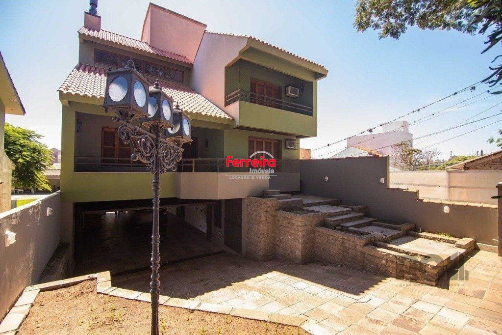 Casa para Venda - 443m², 3 dormitórios, 4 vagas - Alto Petrópolis