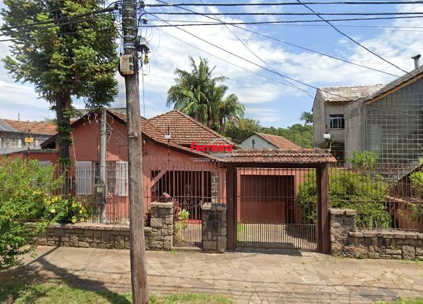 Casa de 03 dormitórios com suite à venda no bairro Medianeira, Porto Alegre
