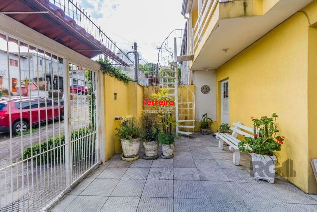 Casa 5 Dormitório(s) Bairro Teresópolis