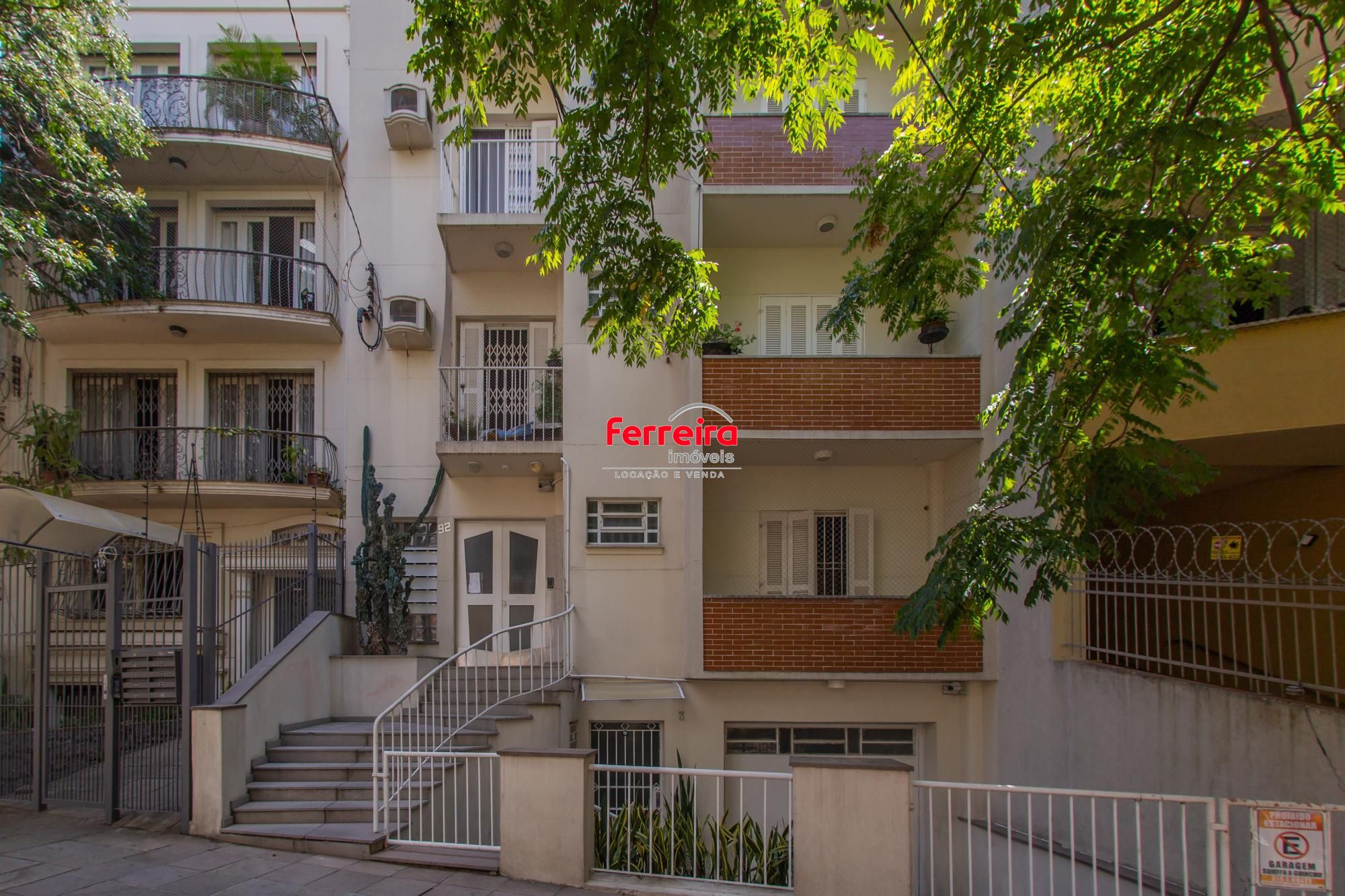 Apartamento 02 dormitórios próximo ao hospital Moinhos