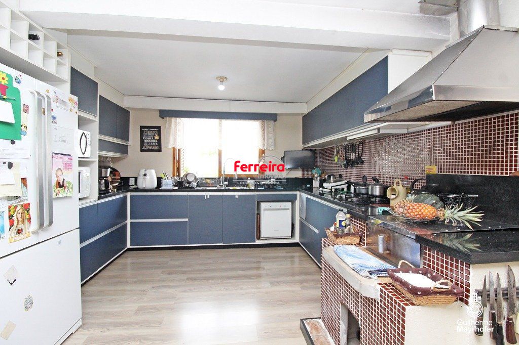 Casa para Venda - 220m², 2 dormitórios, sendo 2 suites, 3 vagas - Teresópolis
