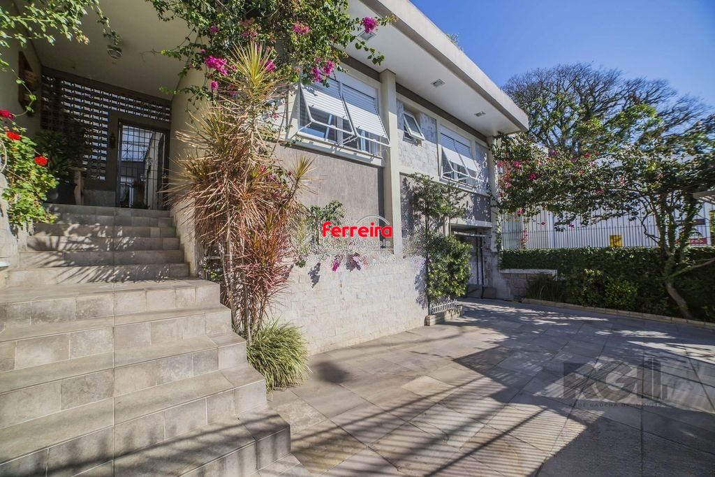 Casa de 4 dormitórios no bairro Glória