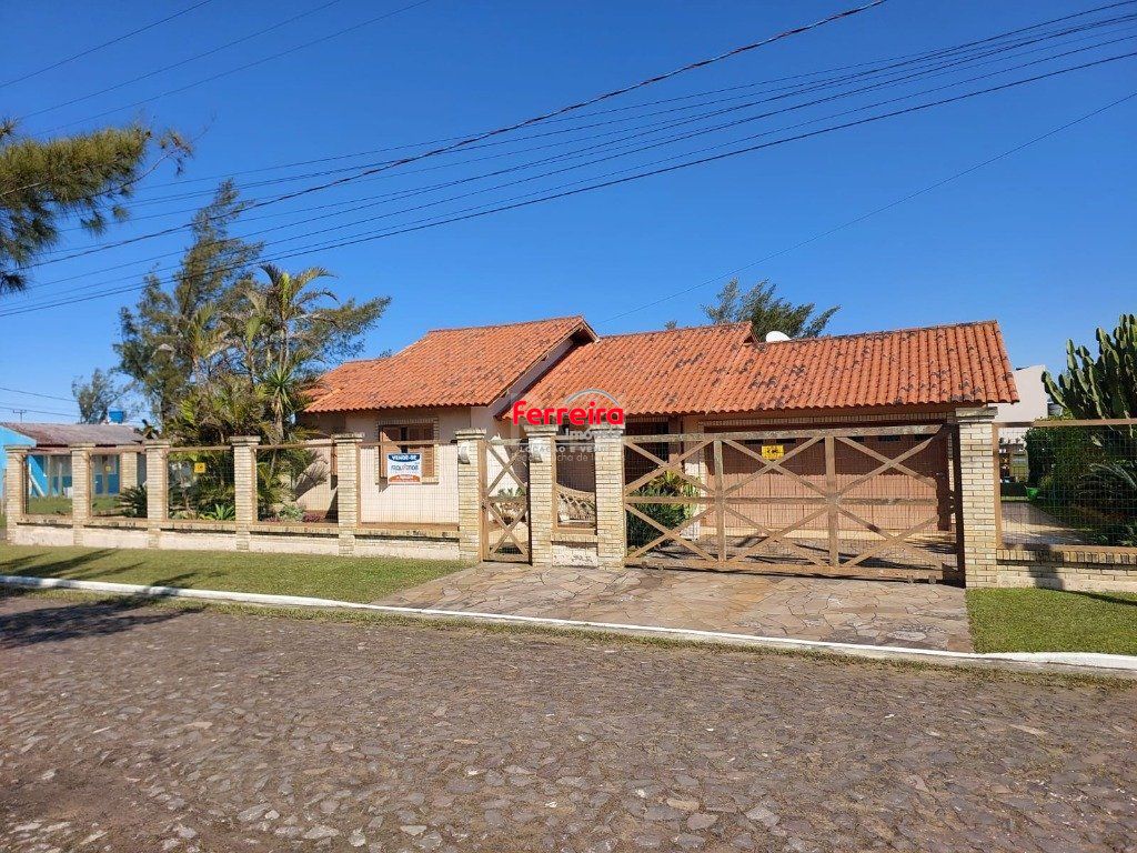 Casa para Venda - 160m², 3 dormitórios, sendo 1 suites, 4 vagas - Tramandaí
