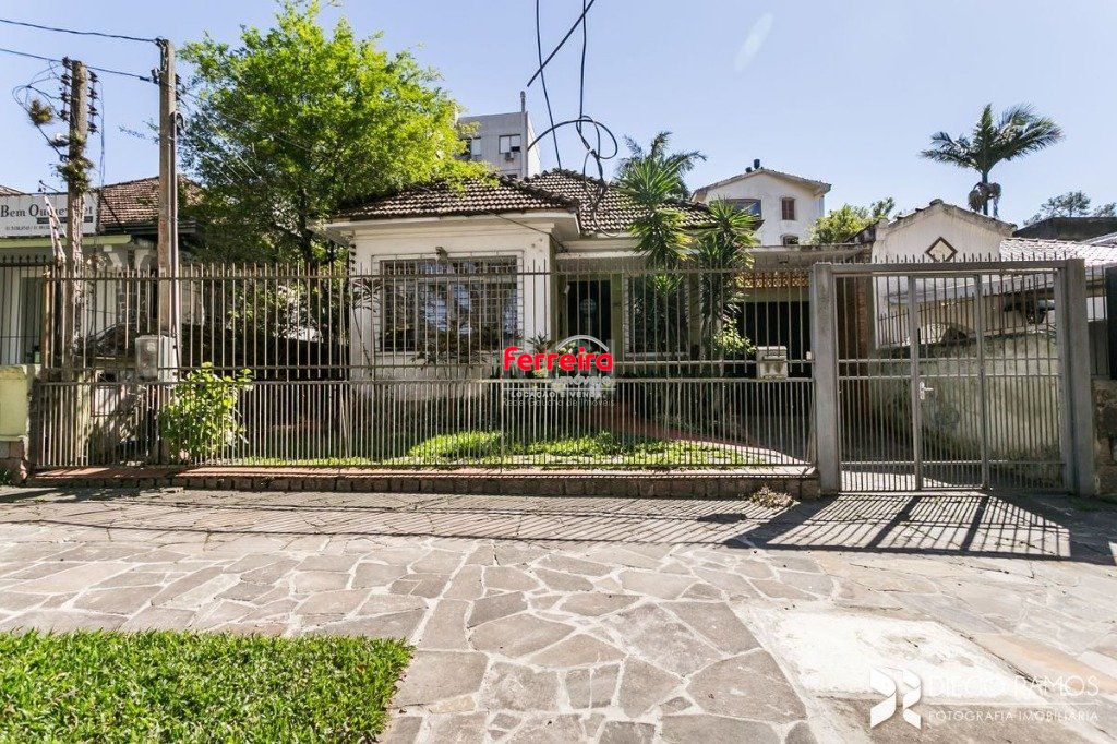 Casa para Venda - 198m², 3 dormitórios, sendo 1 suites, 4 vagas - Petrópolis