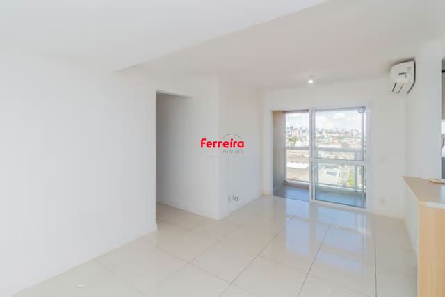 Apartamento de 2 dormitórios à venda em São Geraldo, Porto Alegre.