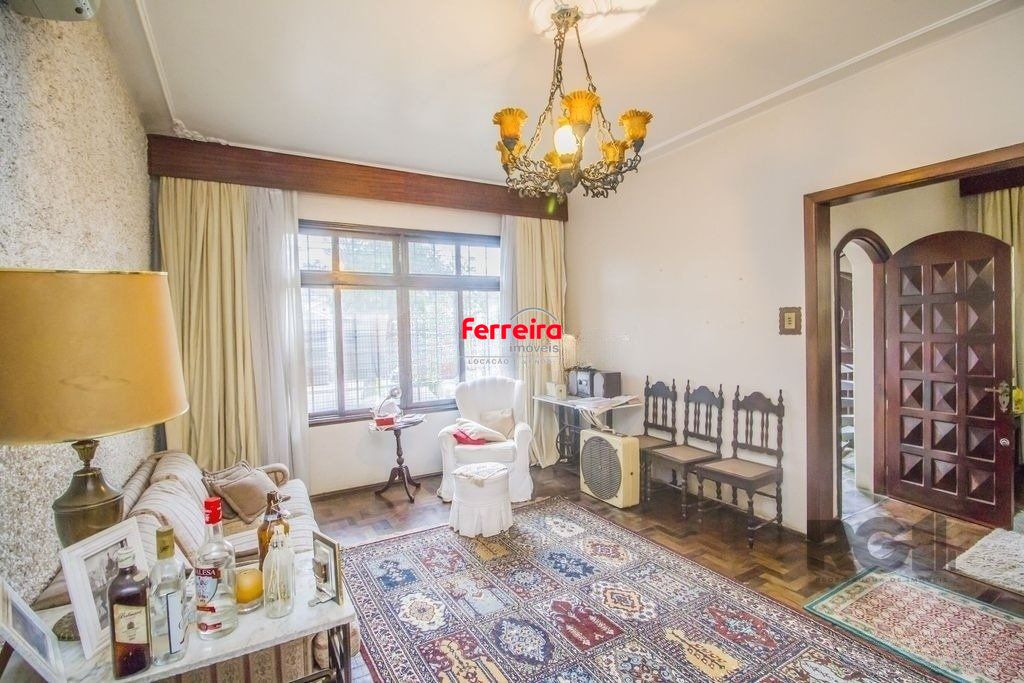 Casa de 4 dormitórios, bairro Santa Tereza