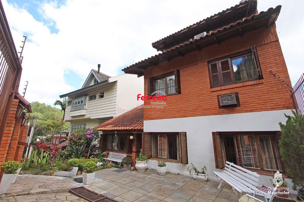 Casa para Venda -  3 dormitórios, sendo 1 suites, 2 vagas - São Caetano