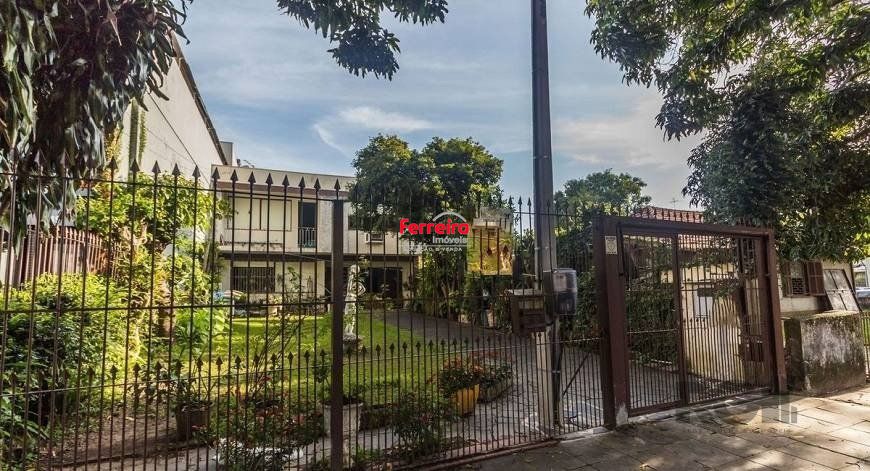 Casa 250m² - 5 dormitórios, 2 suítes e 4 vagas no bairro Santa Maria Goretti