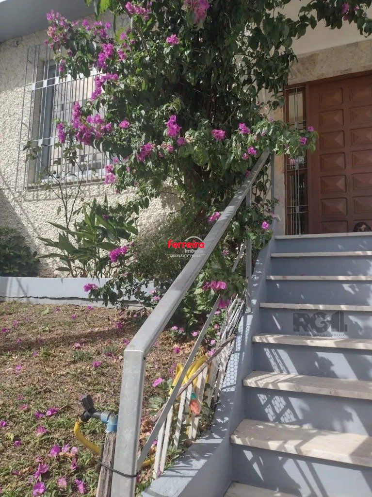 Casa de 2 dormitórios, bairro Vila Ipiranga