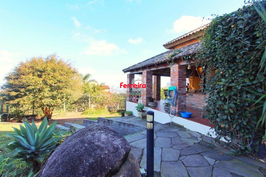 Casa para Venda - 269.06m², 4 dormitórios, sendo 2 suites, 5 vagas - Teresópolis