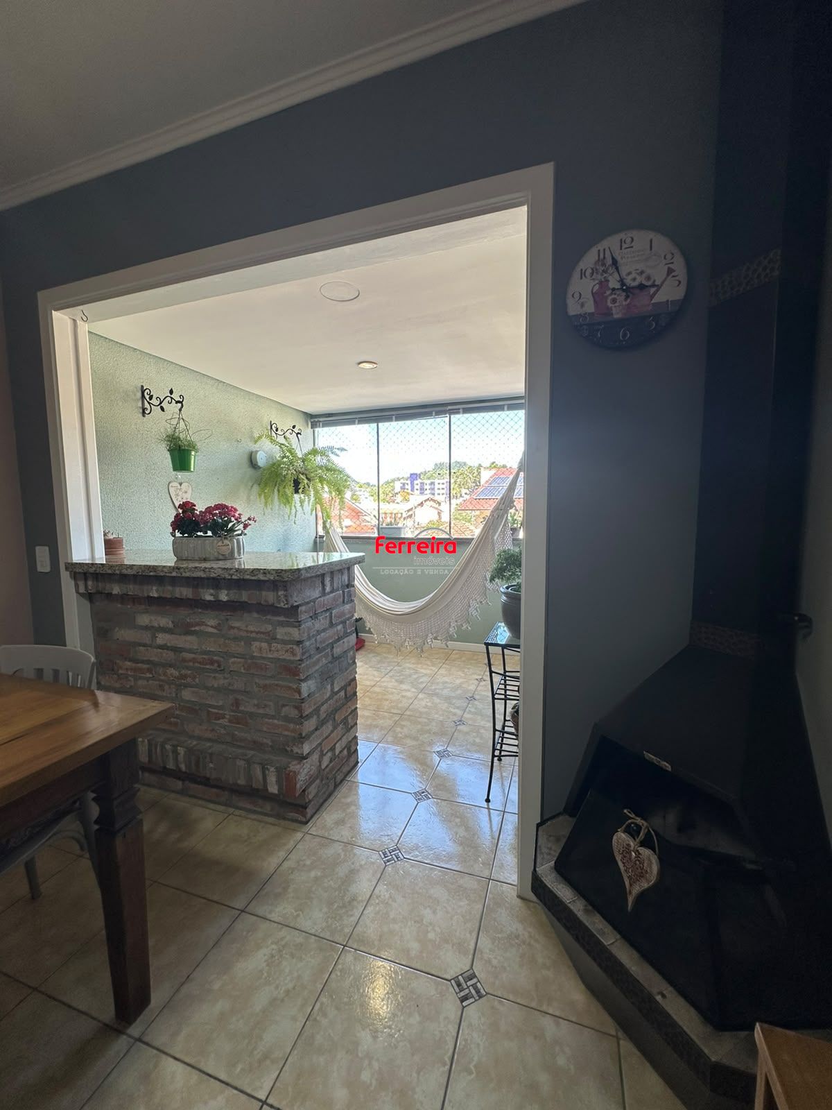 Apartamento de 2 dormitórios, com 1 vaga de garagem coberta, no bairro Teresópolis.
