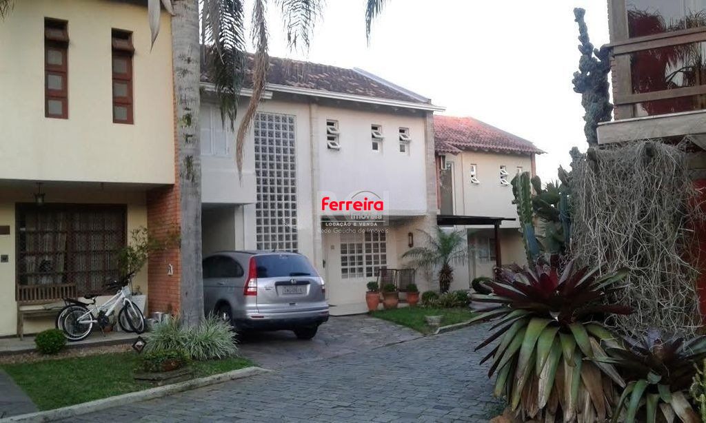 Excelente casa em condominío de 350m² com 03 dormitórios sendo 02 suítes.