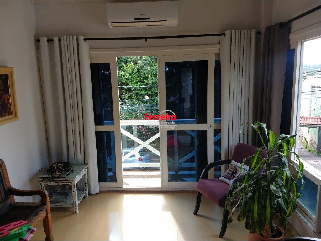 Casa com 3 dormitórios no bairro Ipanema