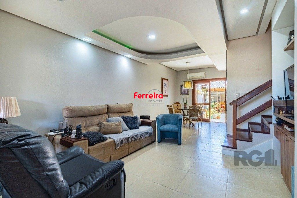 Casa de 3 dormitórios no bairro Cavalhada