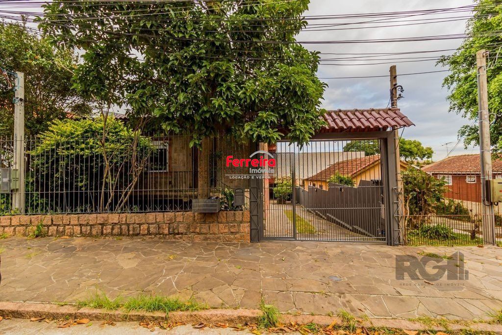 Casa de 4 dormitórios no bairro Espírito Santo