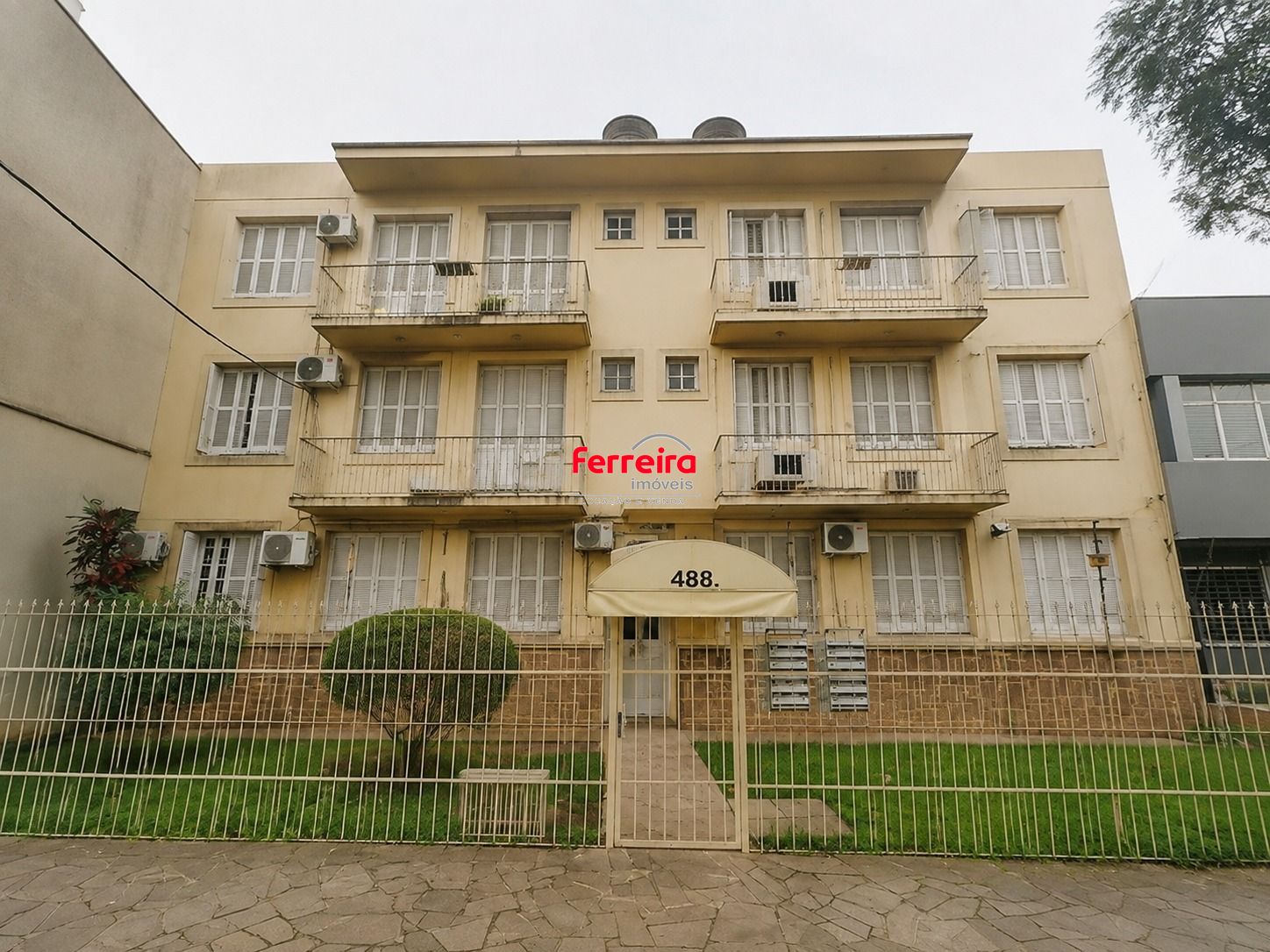 Apartamento 73m² com 3 dormitórios.
