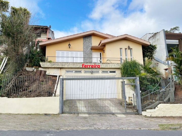 casa com 525 m2 de terreno , casa área construída 395 m2 de área, com 05 dormitorios sendo um suite com banheira