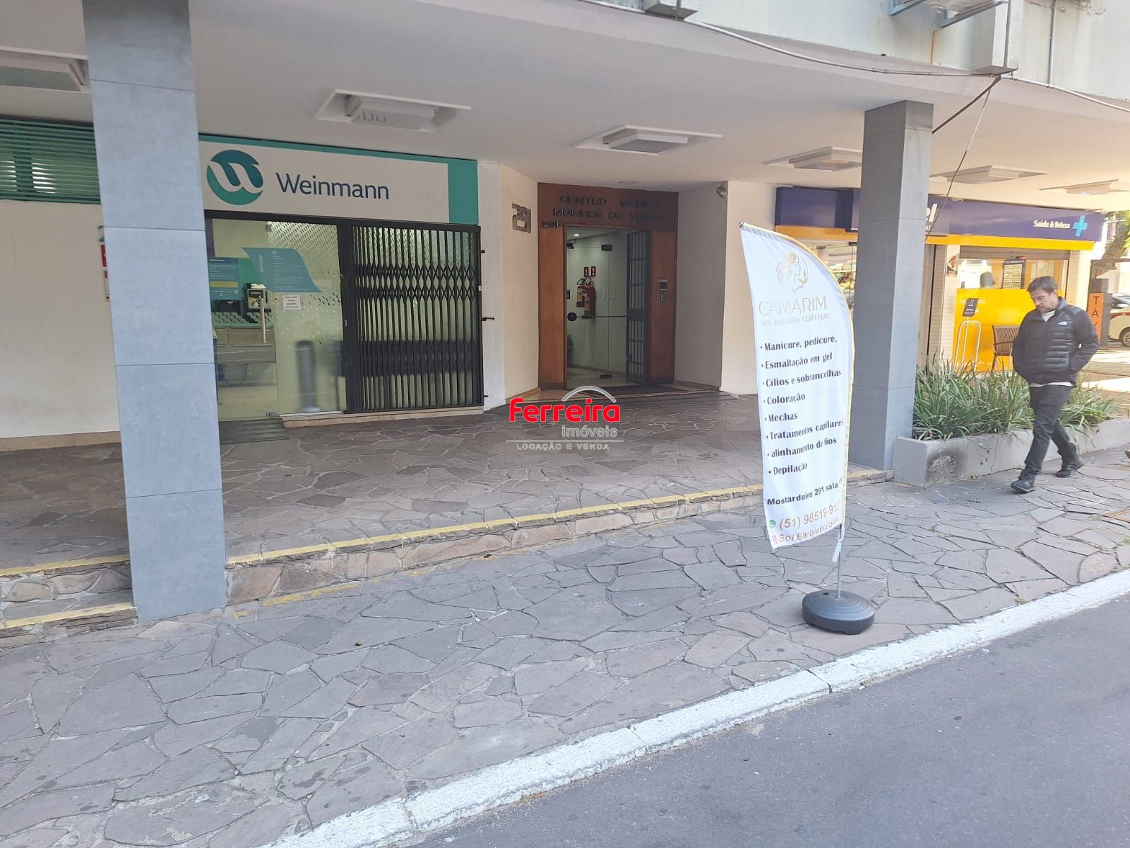 Sala coml. 42,61m2 c/divisórias, Rua Mostardeiro, Independência,R$190 mil