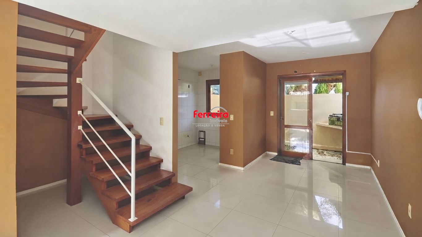 Casa de esquina em condominio fechado na Zona Sul