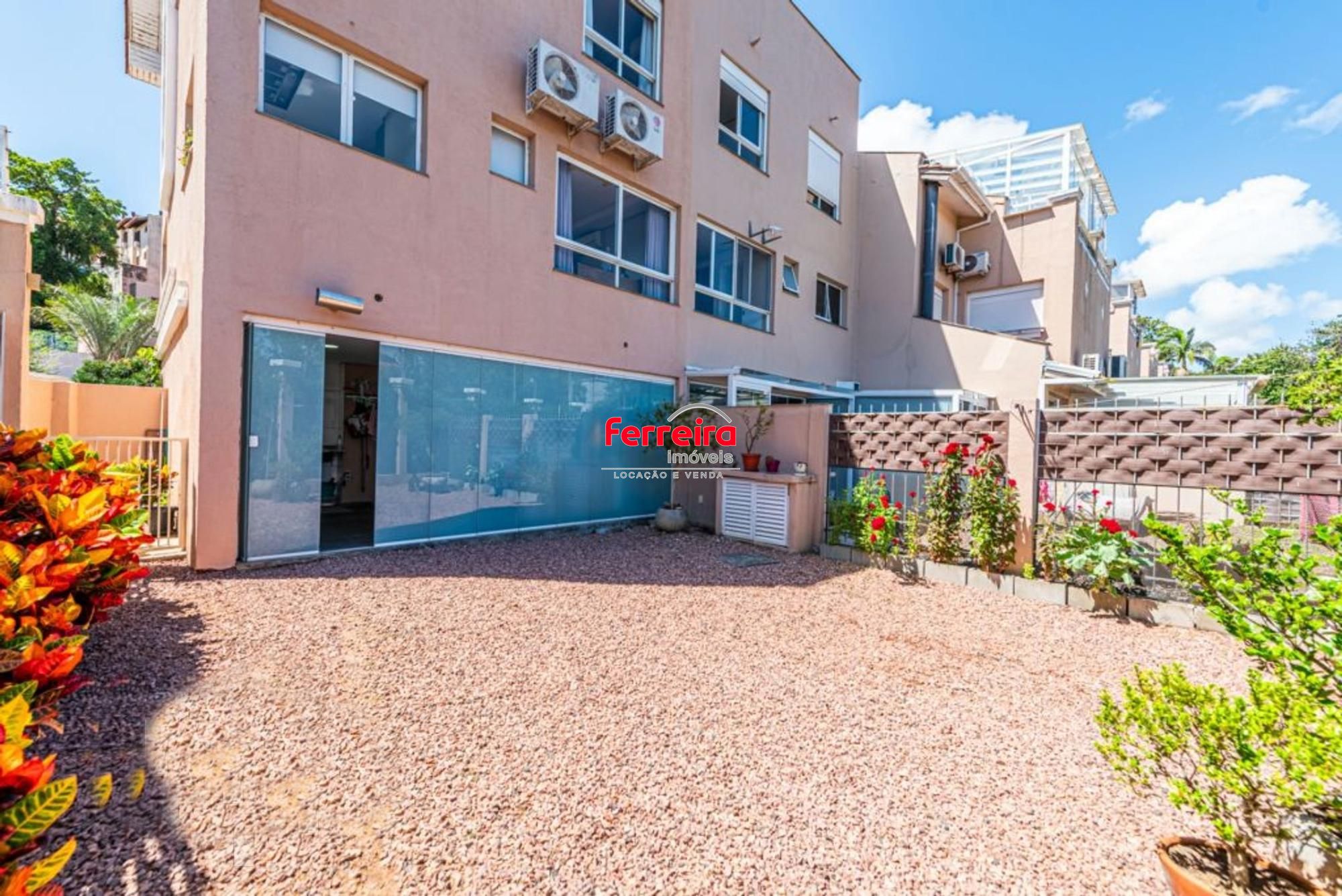 Casa de Esquina exclusiva em condominio fechado!!!