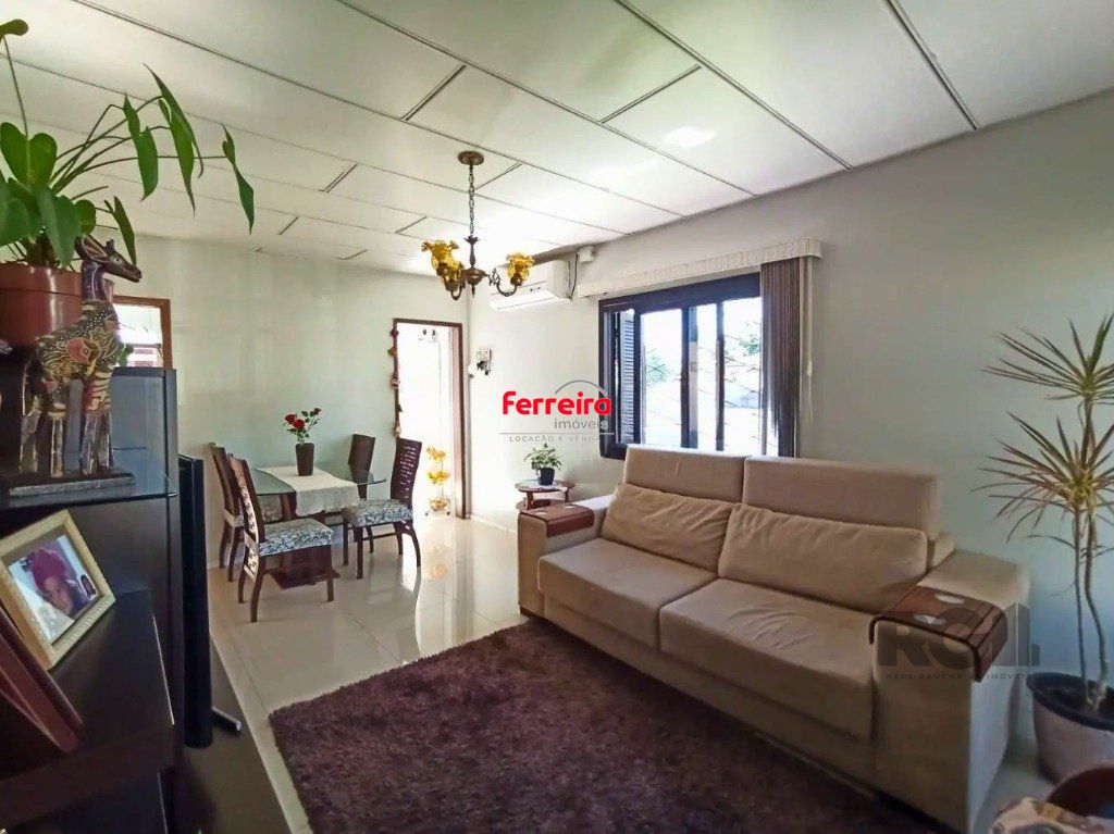 Casa com 3 quartos espaçosos, 2 banheiros bem distribuídos e 2 vagas de garagem