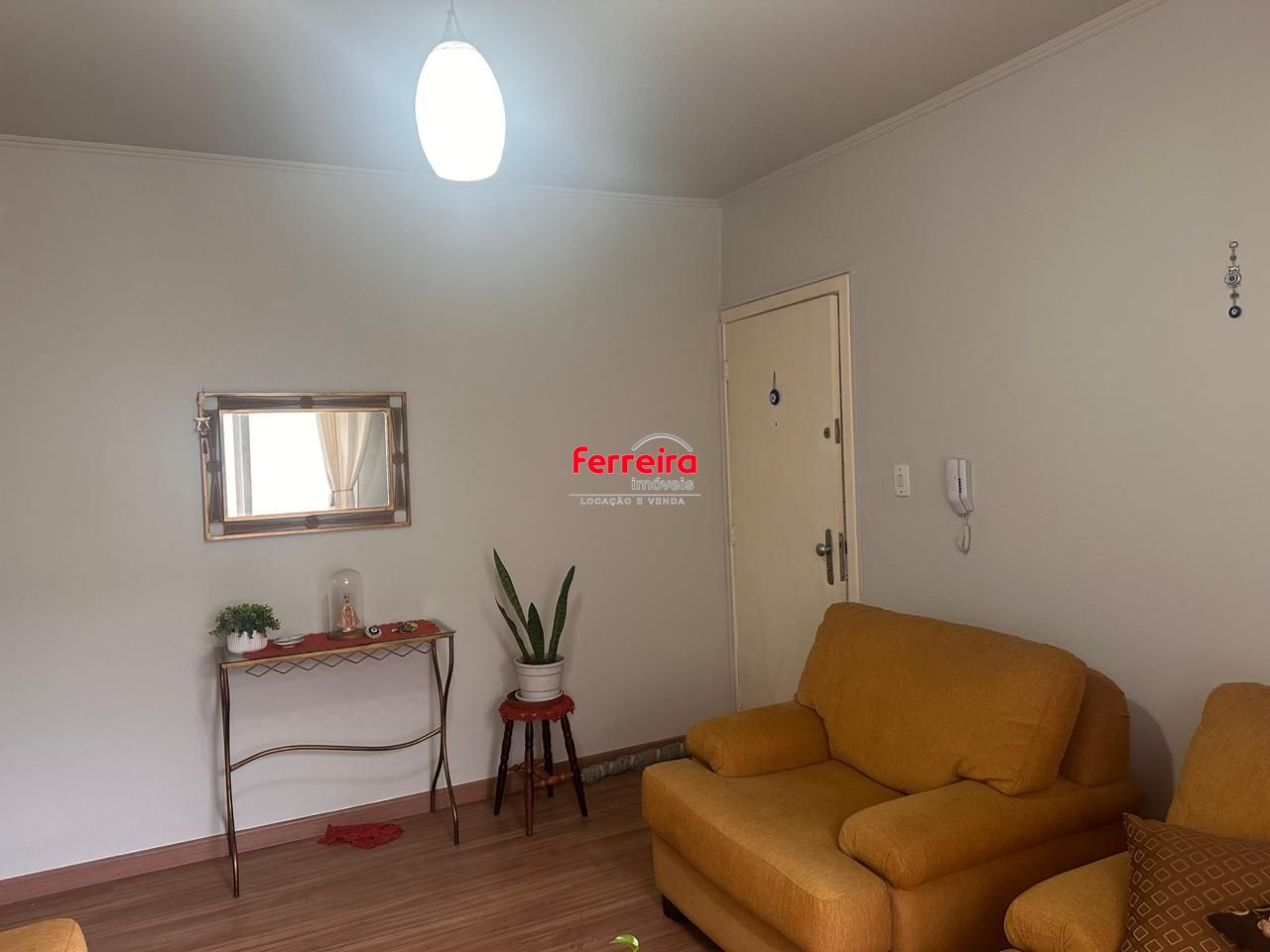 Apartamento com 02 quartos, dependência de empregada e wc auxiliar no bairro Cristo Redentor