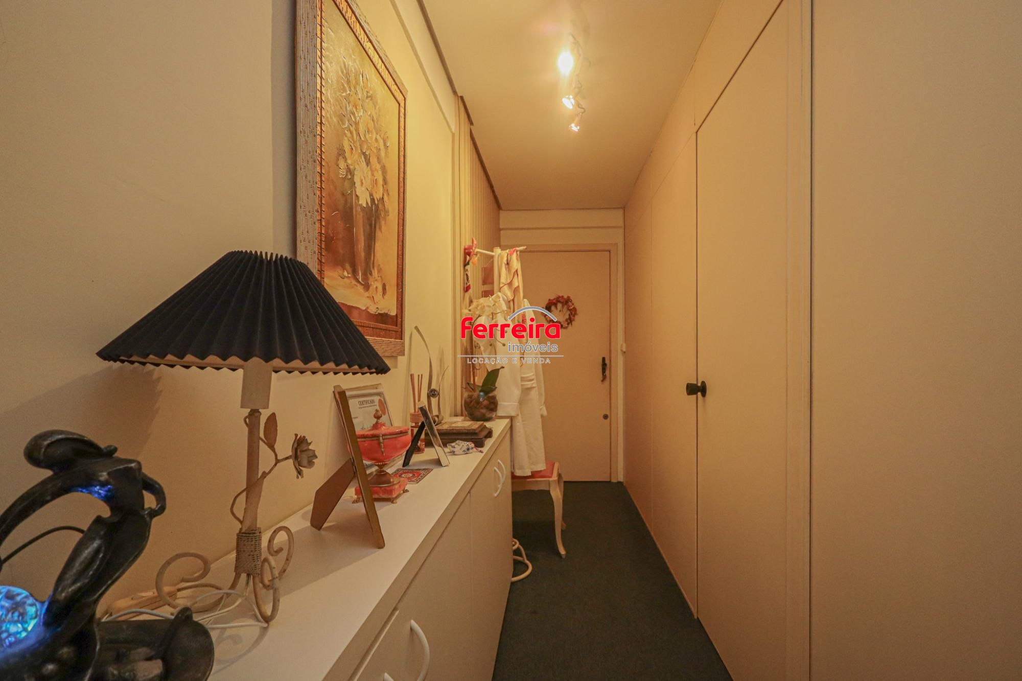 Sala comercial - com portaria / recepção e elevador semimobiliado