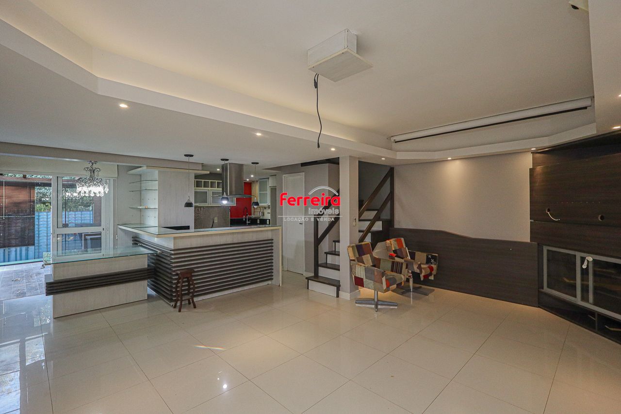 Casa em Bairro exclusivo e condominio fechado com infra estrutura