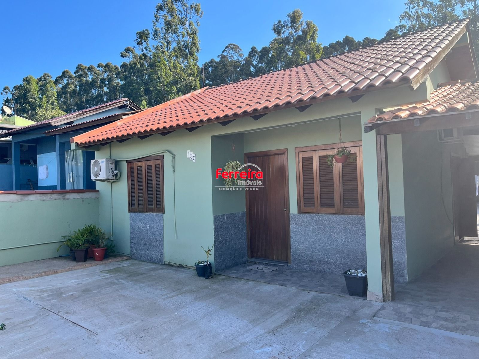 Casa 3 dormitorios com amplo patio