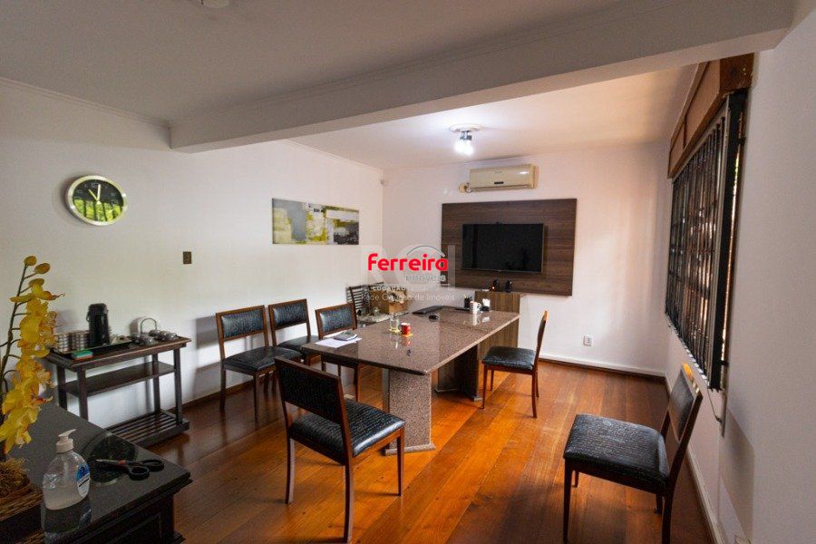 Casa para Venda - 500m², 4 dormitórios, sendo 1 suites, 5 vagas - Boa Vista