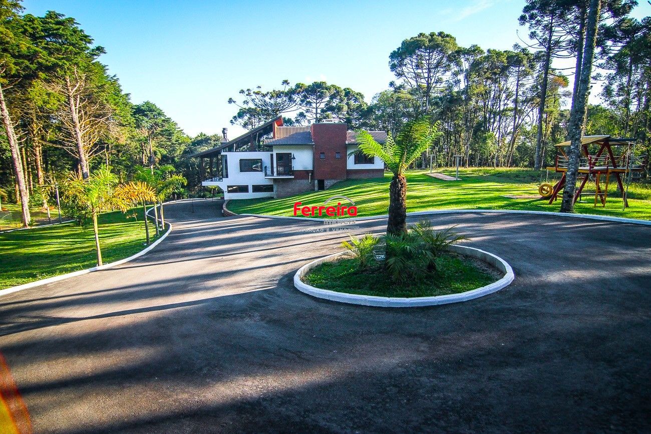 Casa Alto Padrão localizada a 5 quilômetros do centro de Canela, em meio a natureza com 16,600² em localização privilegiada e valorizada..