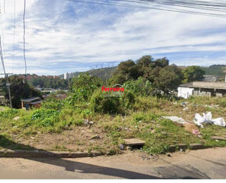 Terreno com 350m2 a duas quadras da Protásio Alves