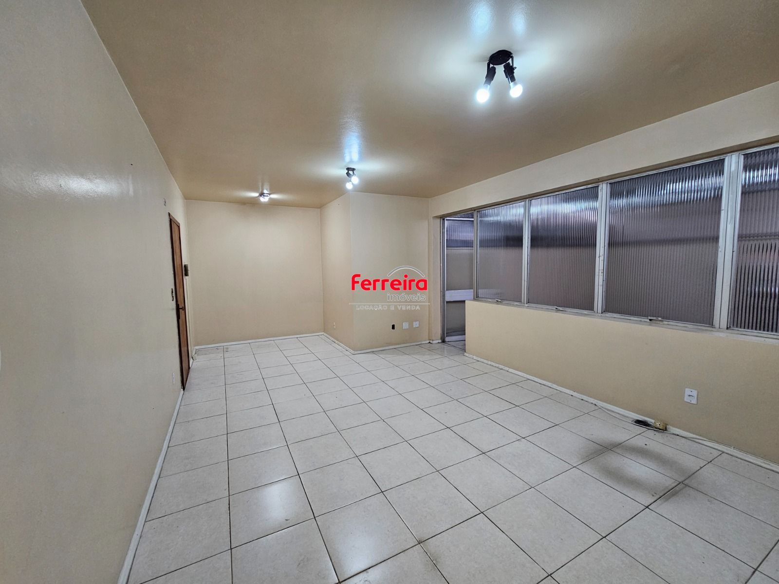 Sala Comercial, 1 sala, à venda, 54 m², Moinhos de Vento - Porto Alegre — foto 2