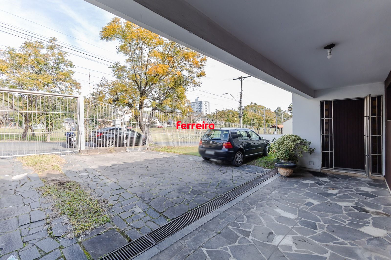 Casa 3 dormitórios ampla, perto da PUC