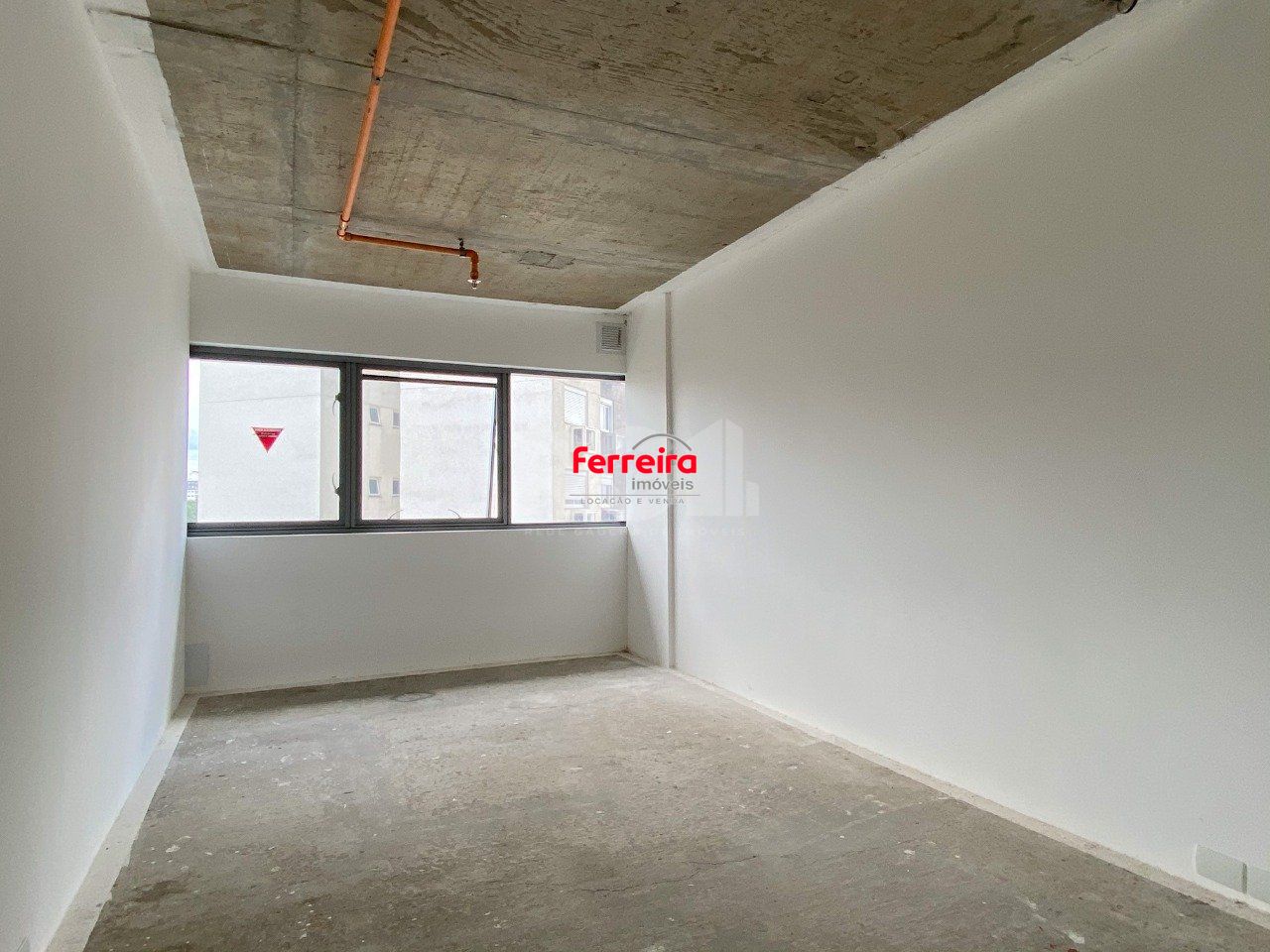 Sala comercial nova, em andar alto na Assis Brasil