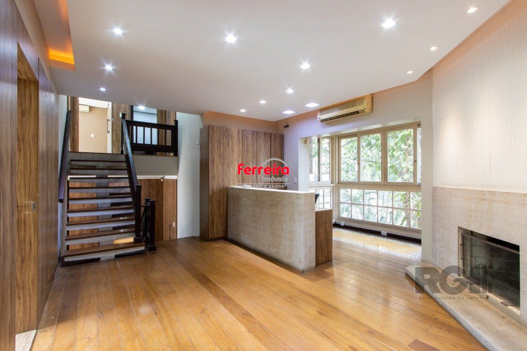 Excelente casa comercial com aproximadamente 300m² de área construída