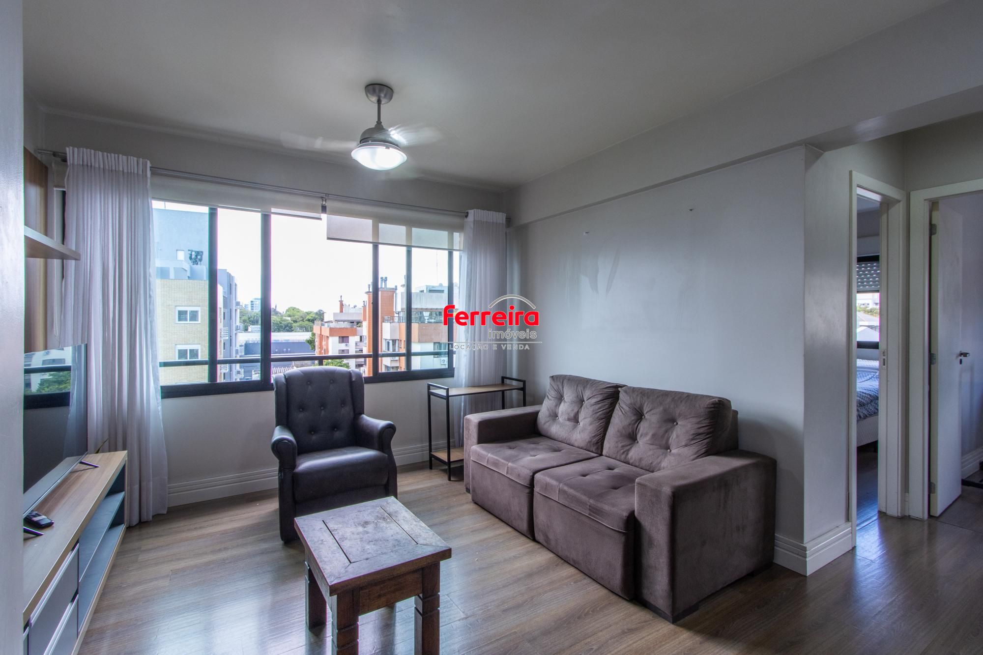 Ótimo apartamento de 2 quartos, 1 suíte e 2 vagas de garagem cobertas.