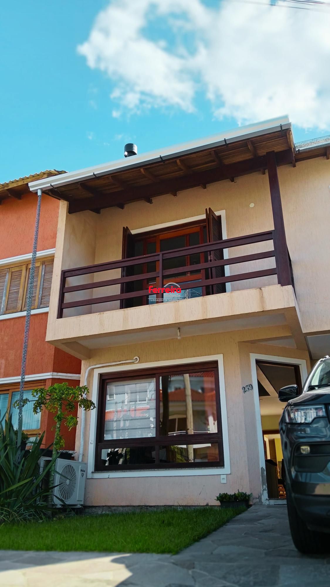 Casa aconchegante com 3 dormitórios, piscina e lareira