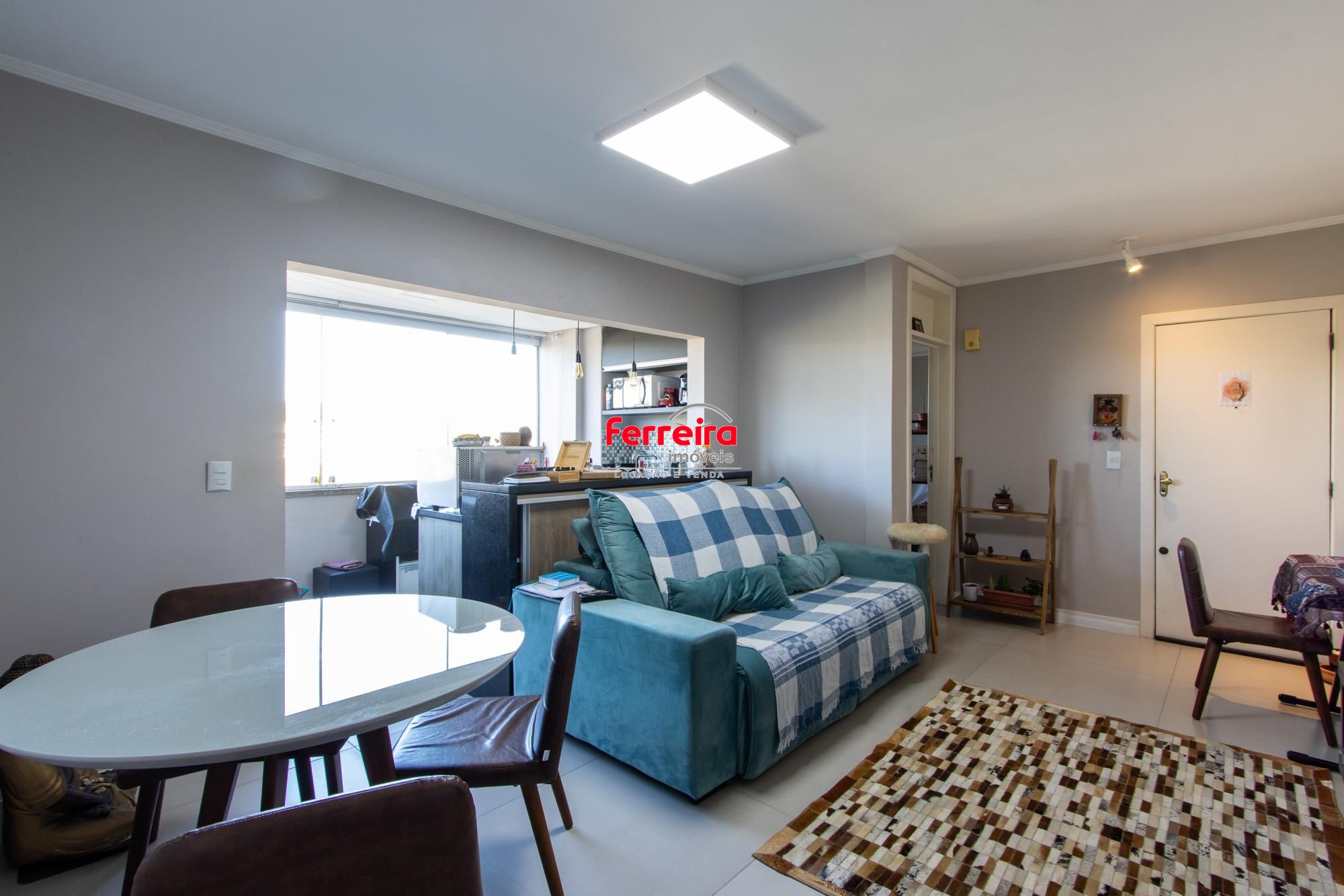 Apartamento 2 dorm, vaga de garagem escriturada e coberta - bairro Cristal