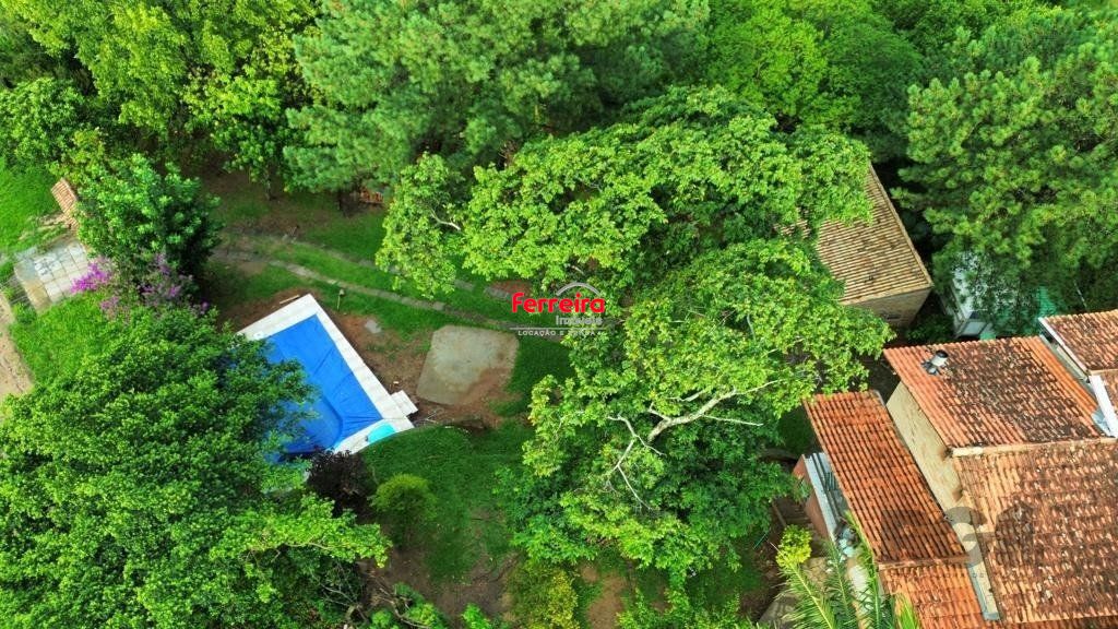 Casa com piscina e patio grande
