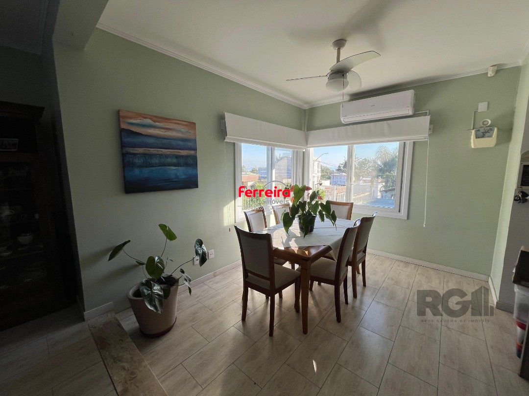 Sobrado com vista para o Rio,  3 quartos, suite, pátio - Guarujá