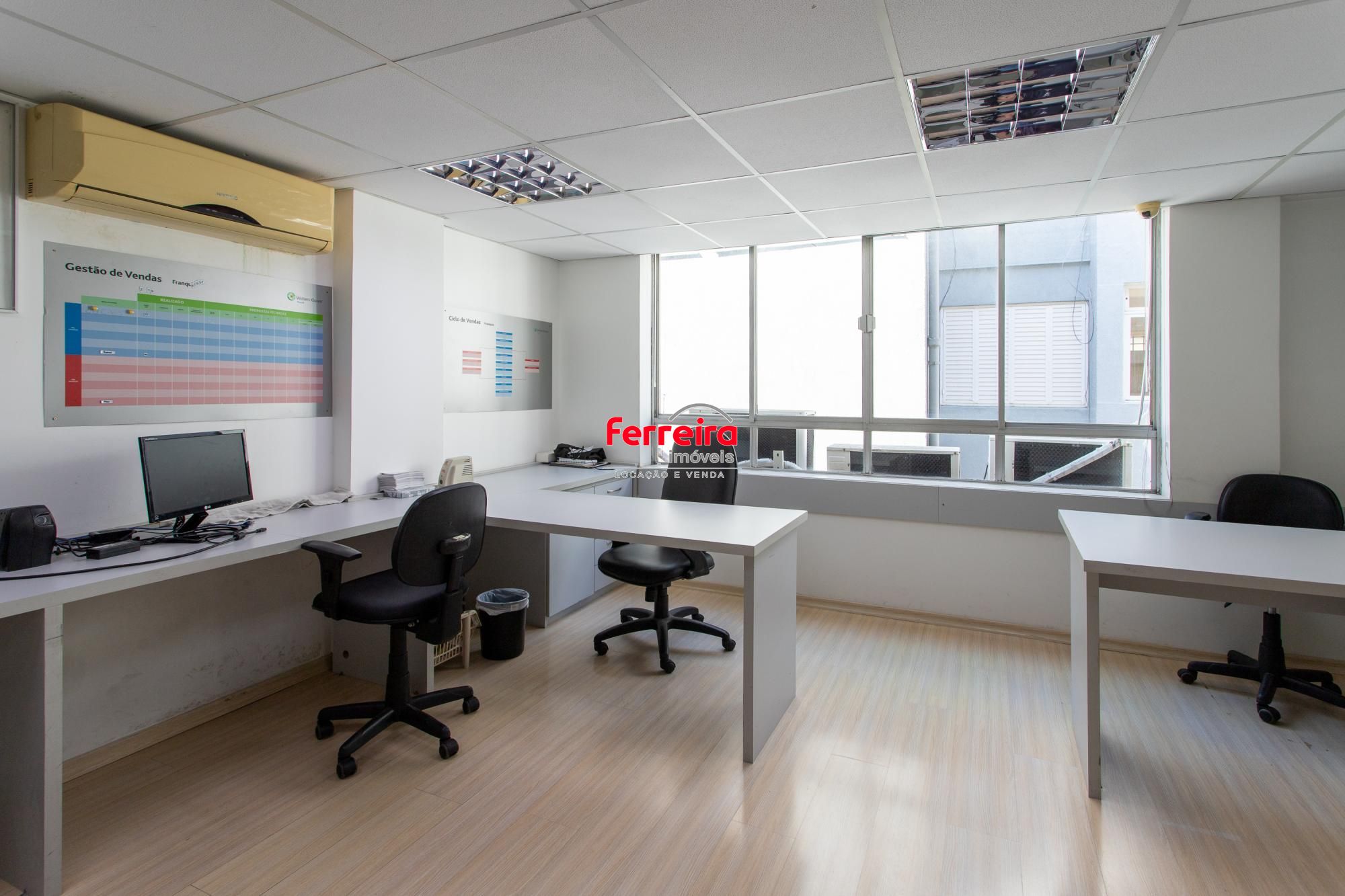 Andar inteiro mobiliado com 215 m² para até 60 pessoas