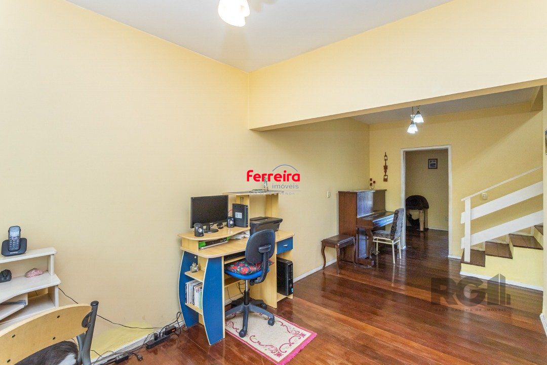 Casa com 3 Quartos à Venda, 293 m² por R$ 650.000