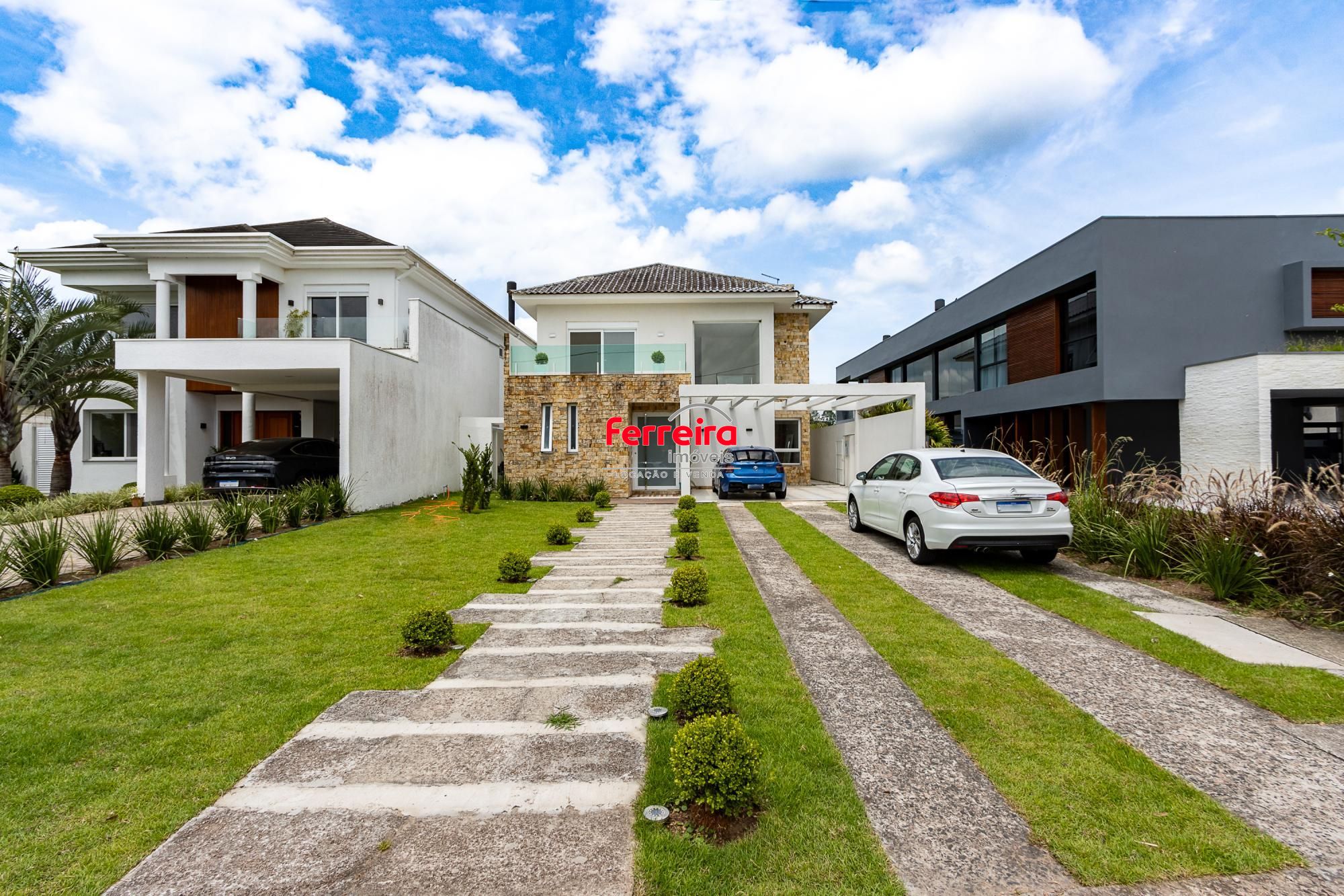 Excelente Casa à Venda no Condomínio Terra Ville