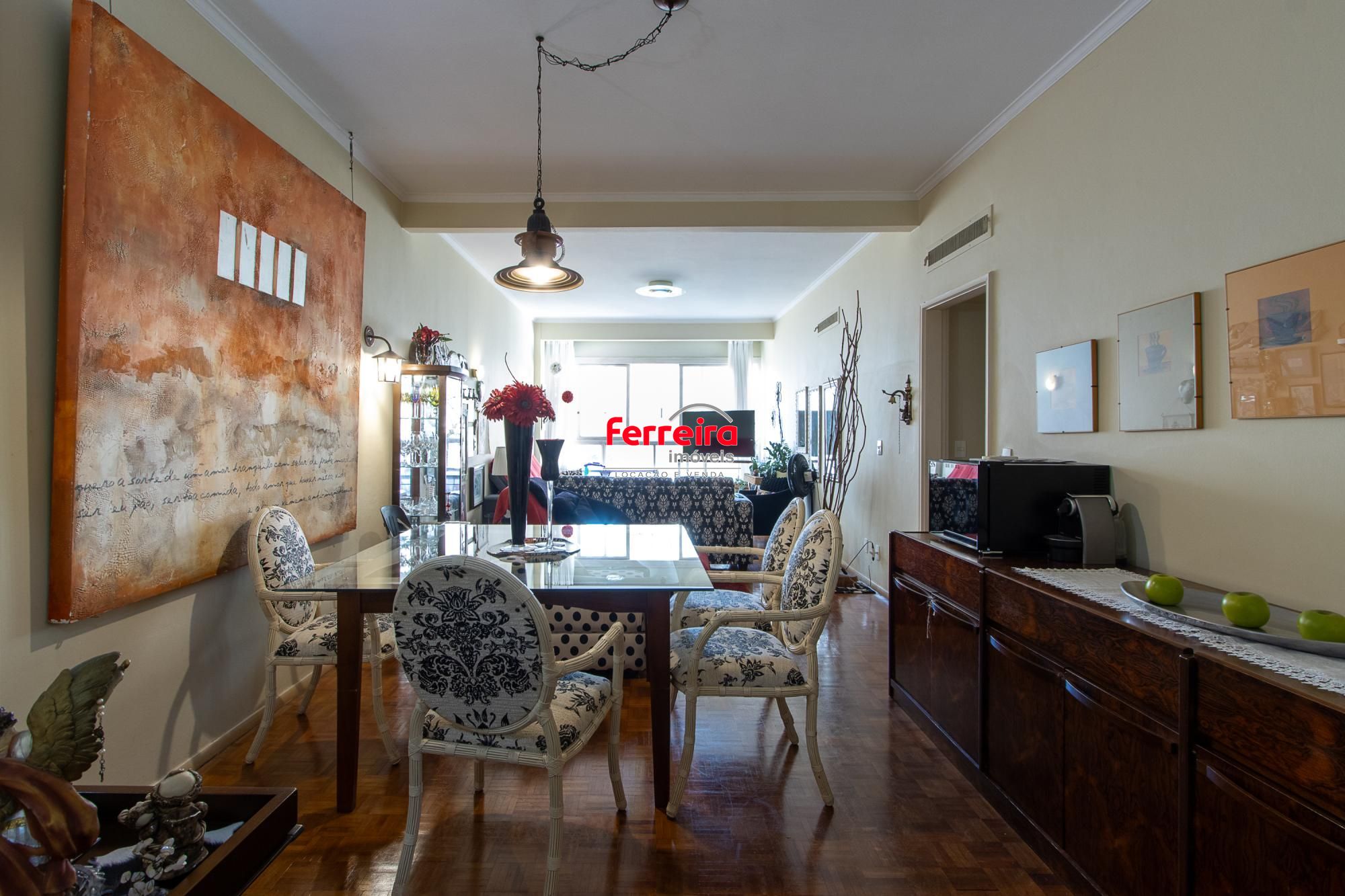 Apartamento 3 Dormitórios Ensolarado no Centro de Porto Alegre
