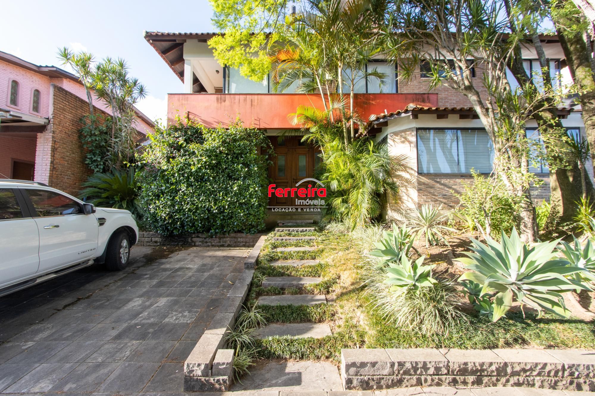 Excelente Casa em Condominio Fechado com 440,60m Dormitórios, sendo 2 Suítess