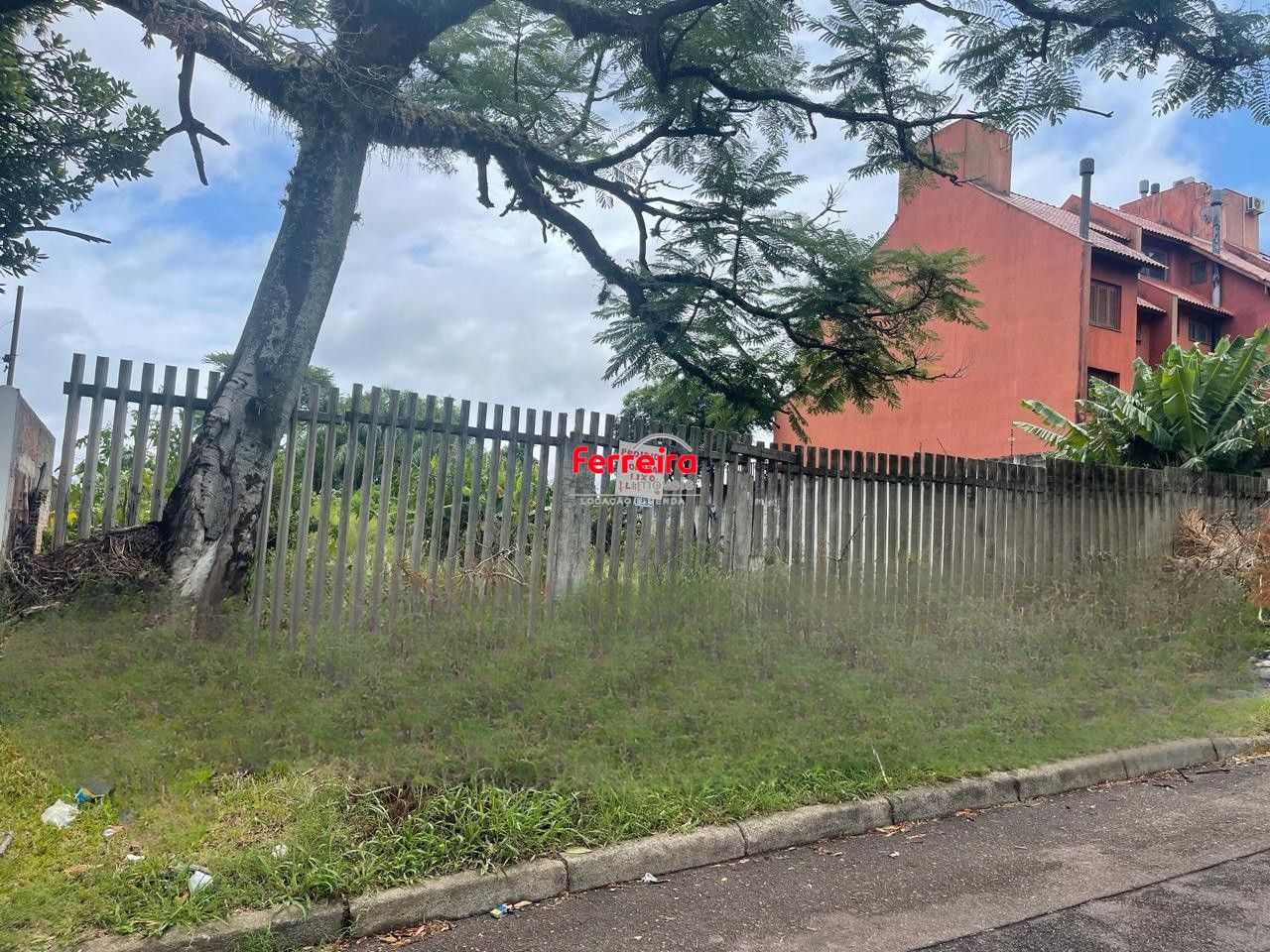 Terreno no bairro Cristal com aproximadamente 1352m² de área!!