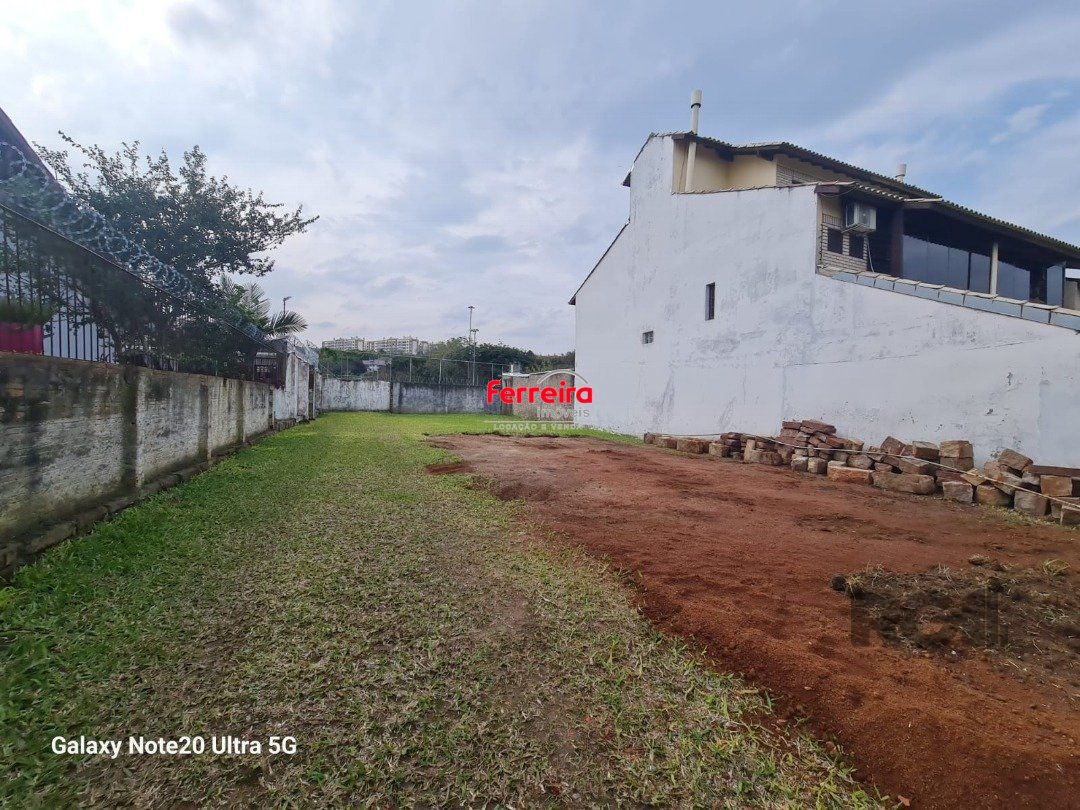 terreno plano com 330 m2 área total