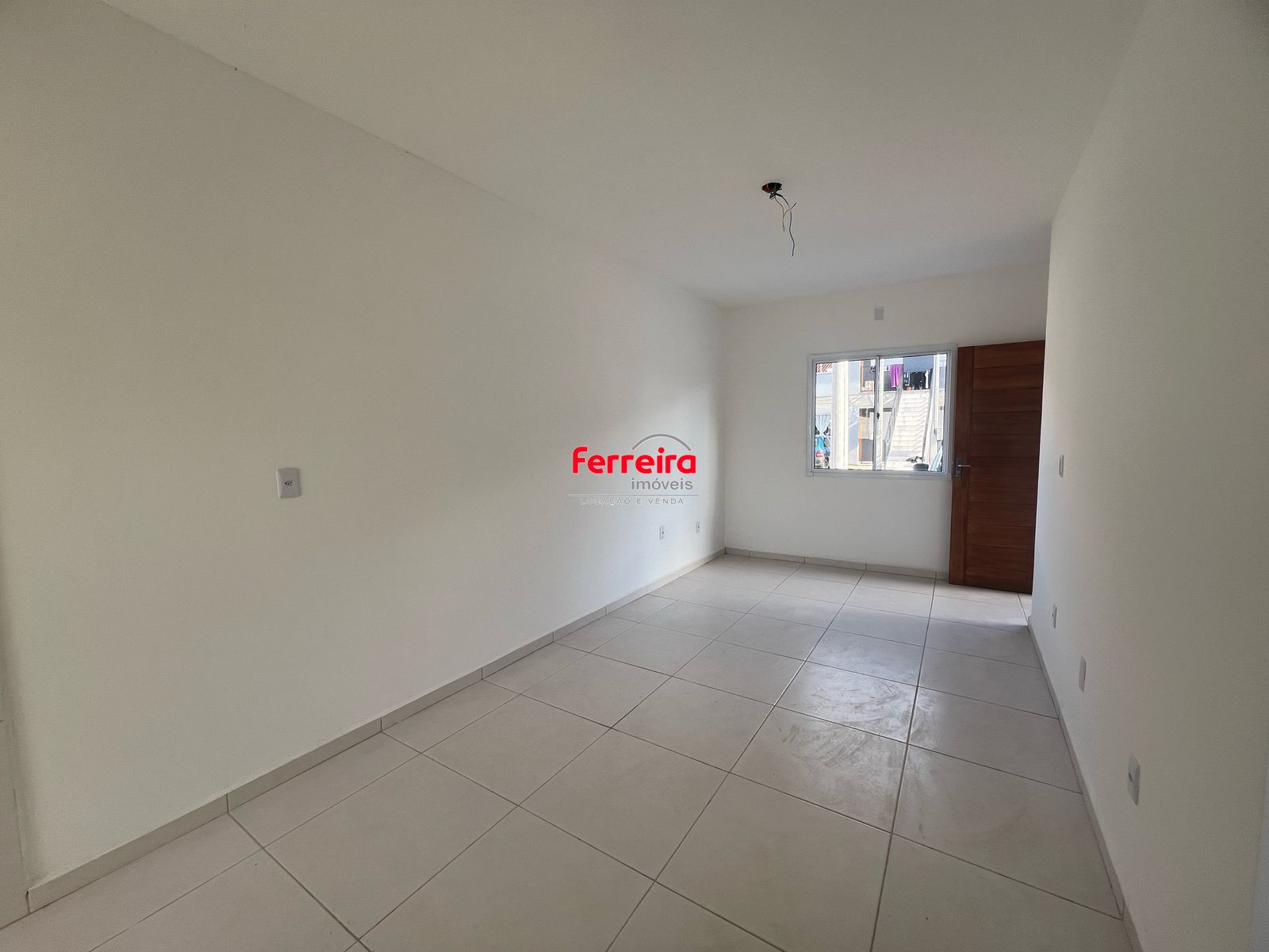 Casa com 2 dormitórios, banheiro social e pátio